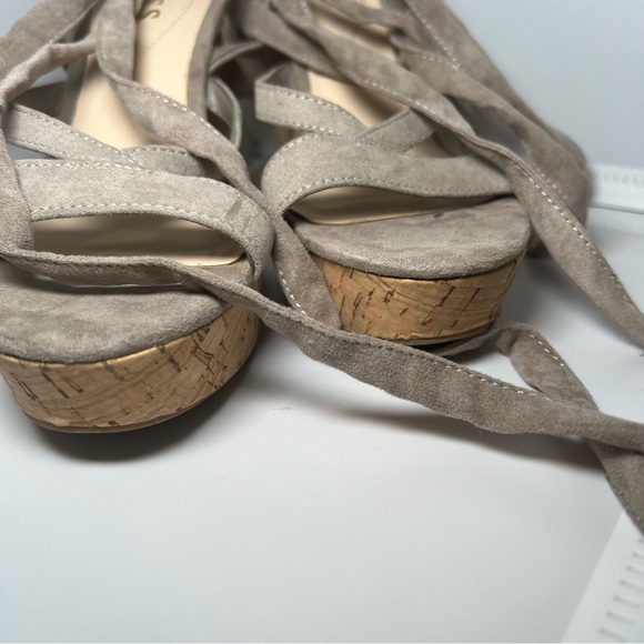 Guess Treacy Lace Up Wedge Sandal Gray Faux Suede Size 6 1/2 M - Picture 4 of 10
